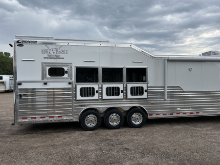 New 2025 Cimarron LQ 4 Horse Norstar w/ Signature Quarters