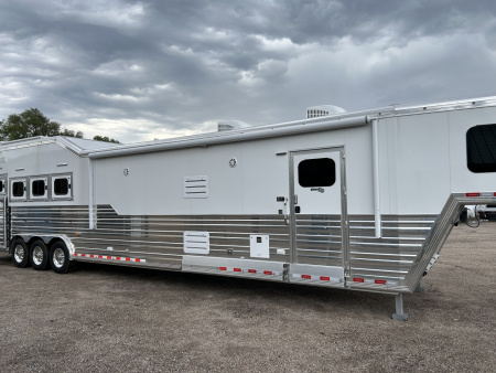 New 2025 Cimarron LQ 4 Horse Norstar w/ Signature Quarters