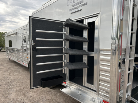 New 2025 Cimarron LQ 4 Horse Norstar w/ Signature Quarters