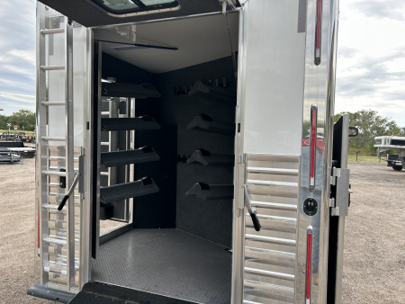 New 2025 Cimarron LQ 4 Horse Norstar w/ Signature Quarters