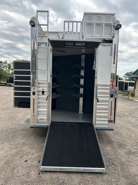 New 2025 Cimarron LQ 4 Horse Norstar w/ Signature Quarters