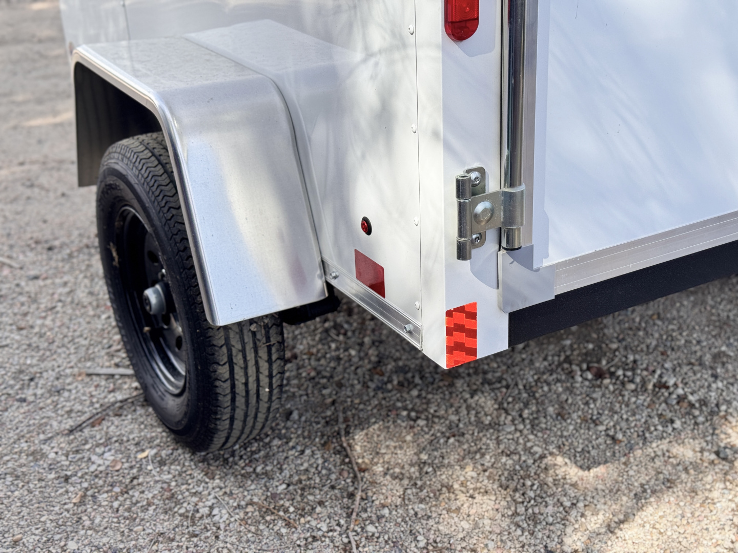 New 2025 Cross Trailers 4-6-1V Enclosed Barn Door