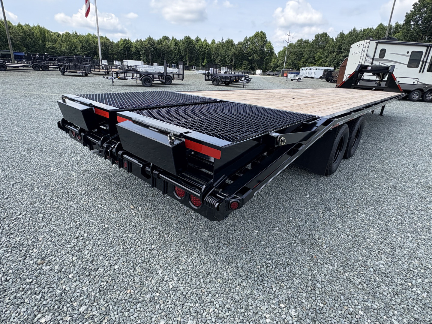 New 2025 Texas Bragg Trailers GN 35+5 20K Flatbed Trailer