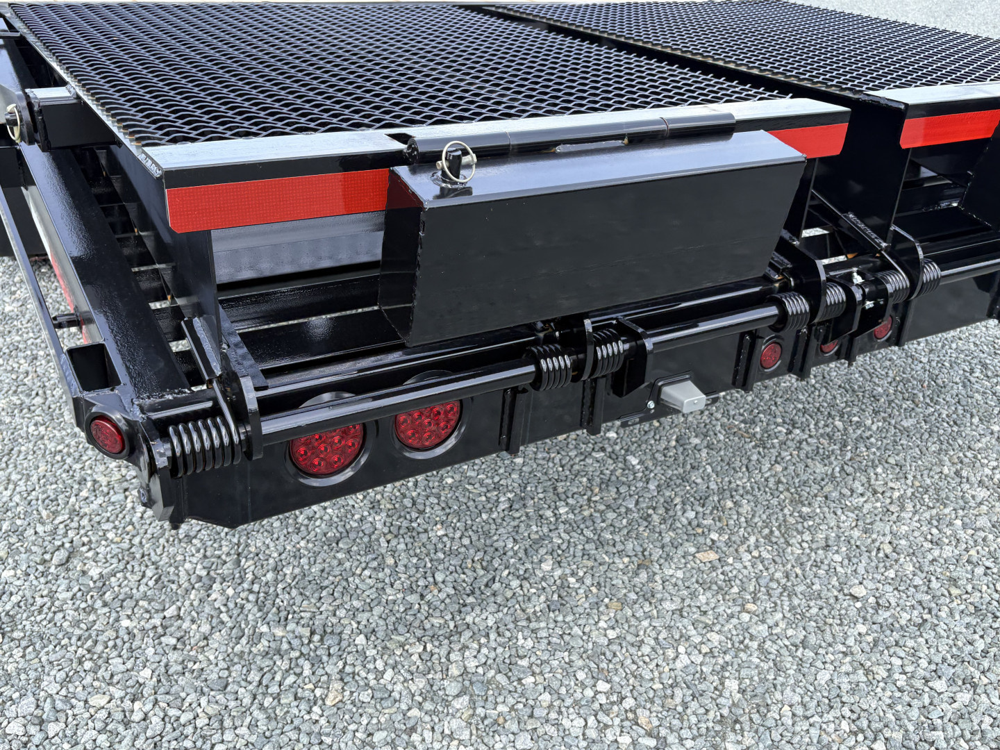 New 2025 Texas Bragg Trailers GN 35+5 20K Flatbed Trailer