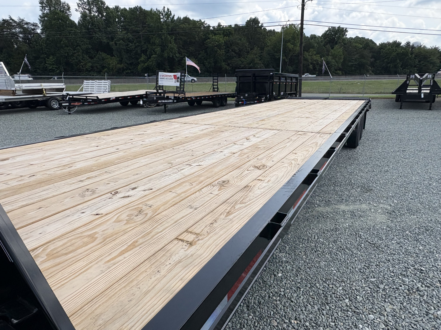 New 2025 Texas Bragg Trailers GN 35+5 20K Flatbed Trailer