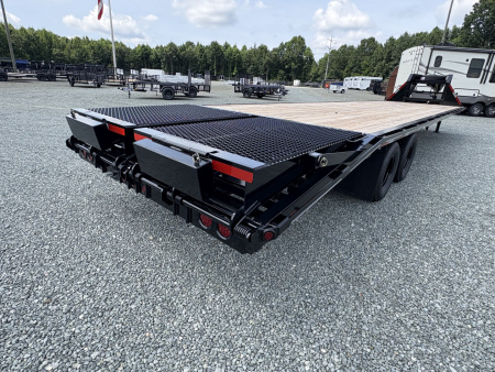 New 2025 Texas Bragg Trailers GN 35+5 20K Flatbed Trailer