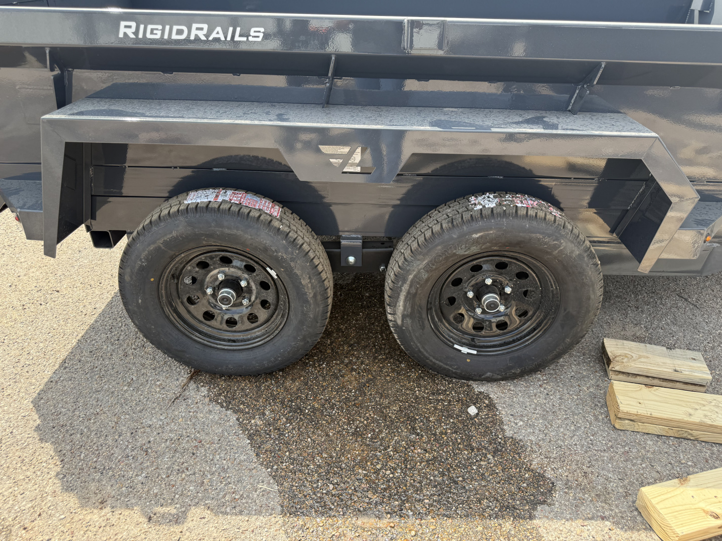 New 2026 Lamar Trailers 7K 60"X10' Dump Trailer