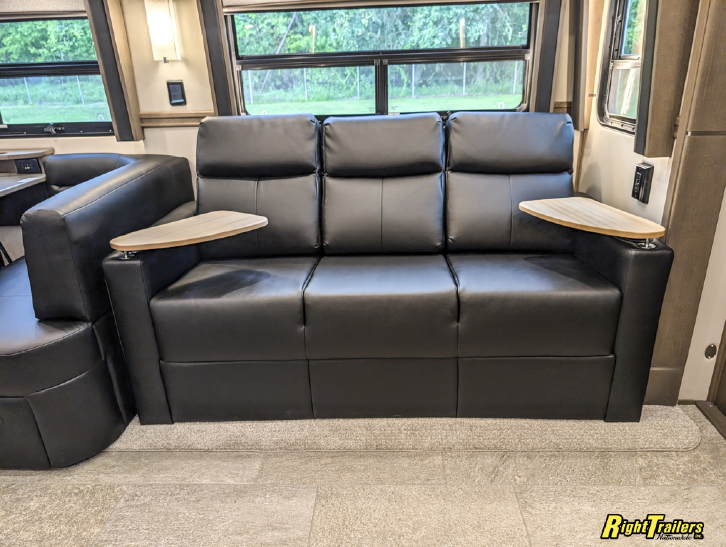 New 2026 Renegade RV Classic Peterbilt 589 45CME Motorhome With 1.5 Bathrooms