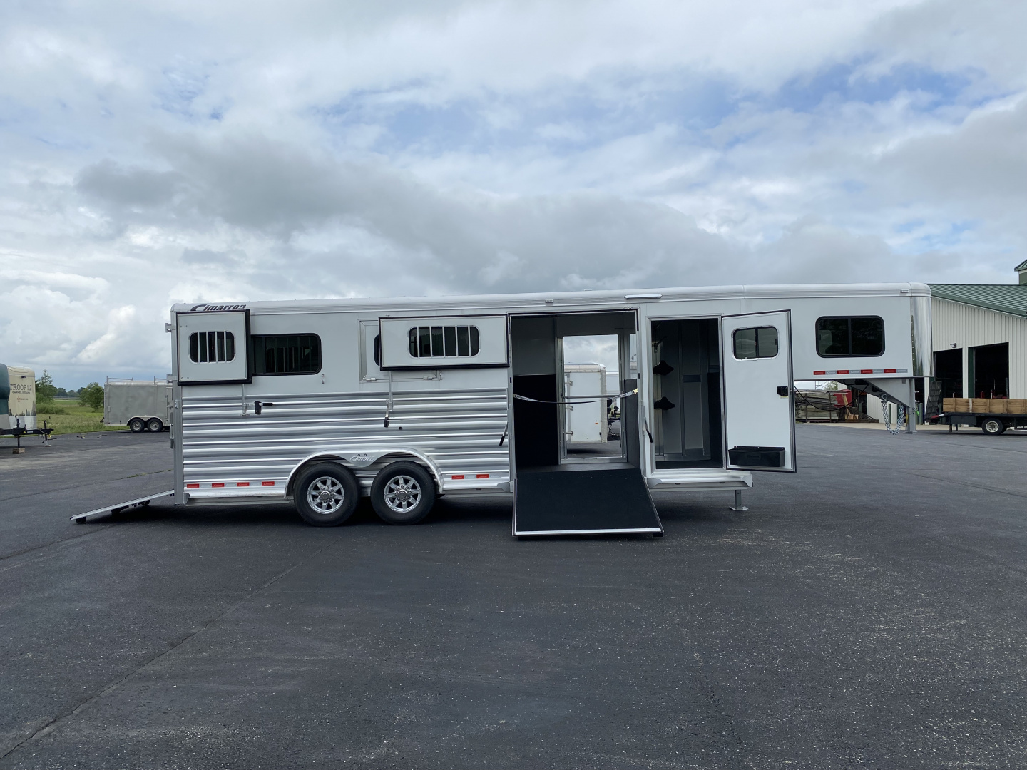 New 2025 Cimarron Norstar 24’ Gooseneck All-Aluminum 2+1 Horse Trailer
