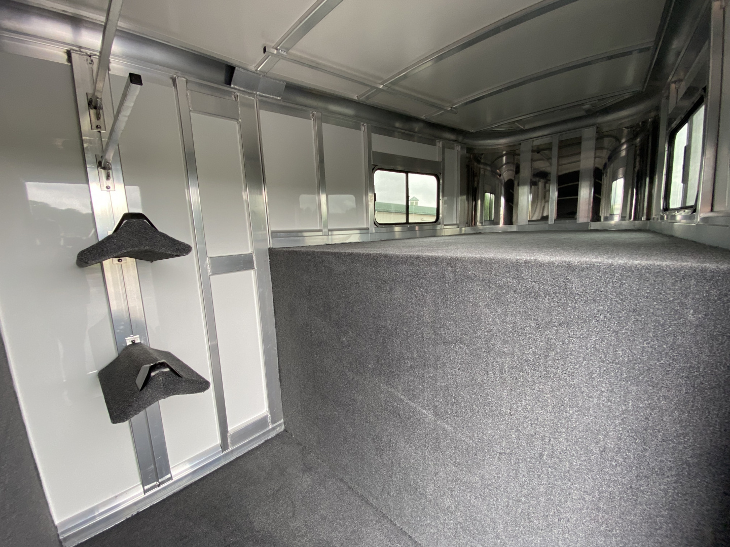 New 2025 Cimarron Norstar 24’ Gooseneck All-Aluminum 2+1 Horse Trailer