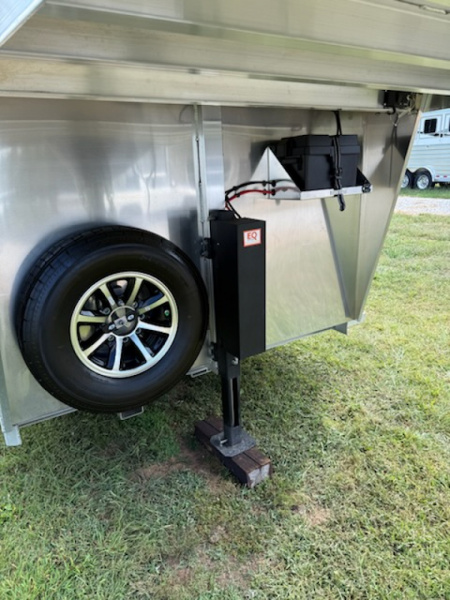 Used 2024 4-Star Trailers Straight Load 2 Horse Side Ramp Gooseneck 6'10" width Horse Trailer