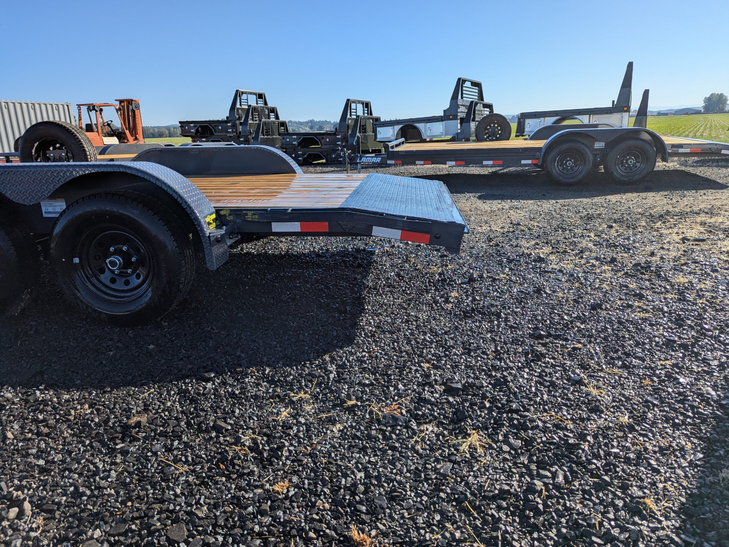 New 2026 LAMAR TRAILERS 83" x 18' /10K Flatbed Trailer