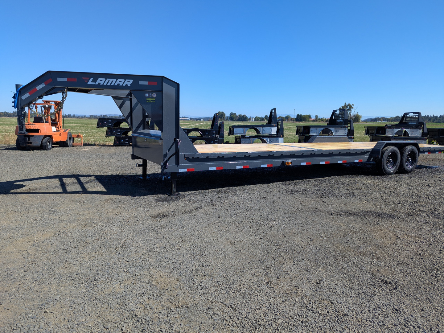 New 2026 LAMAR TRAILERS H8 83x32 14K Flatbed Trailer GOOSENECK