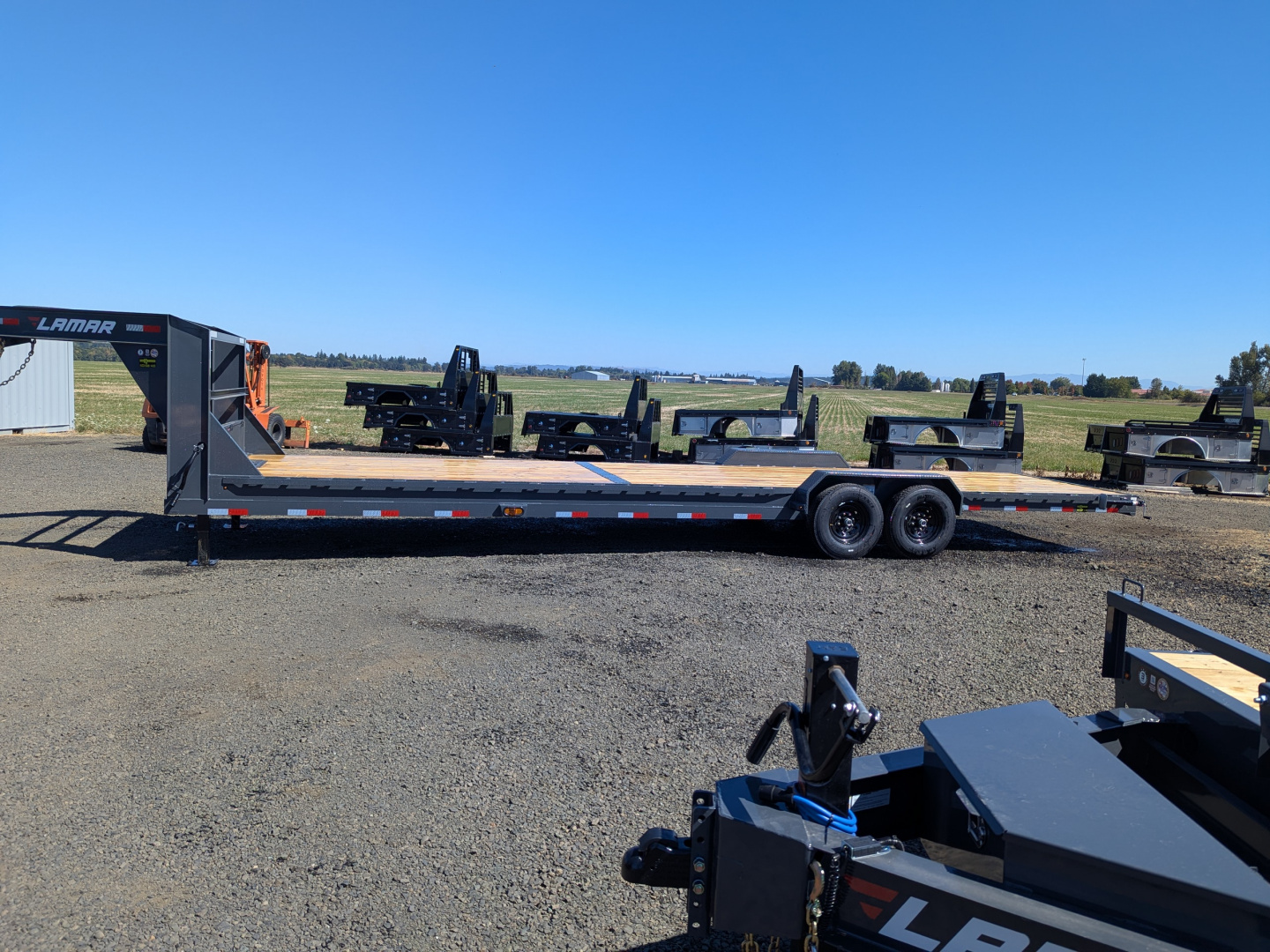 New 2026 LAMAR TRAILERS H8 83x32 14K Flatbed Trailer GOOSENECK