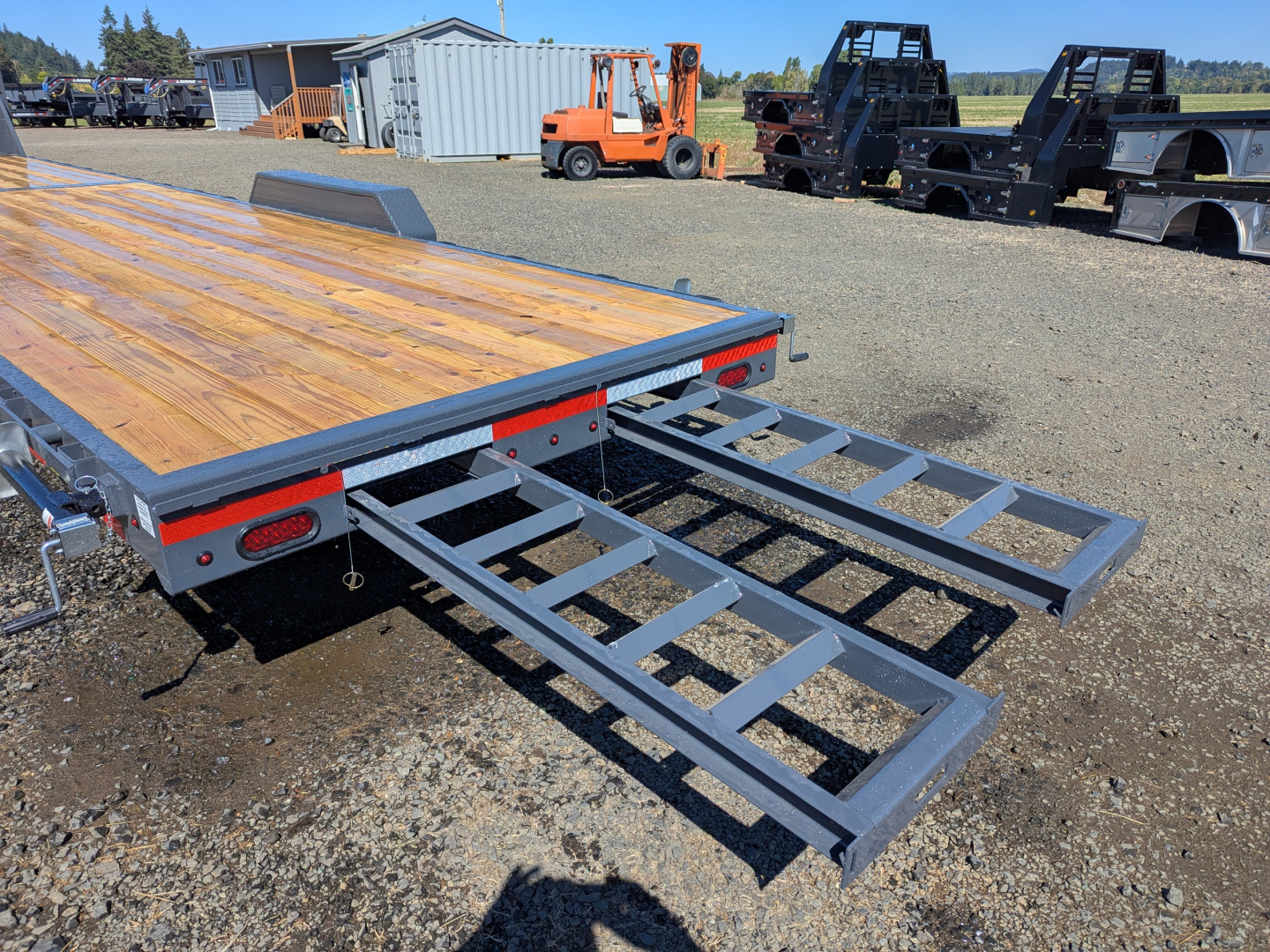 New 2026 LAMAR TRAILERS H8 83x32 14K Flatbed Trailer GOOSENECK