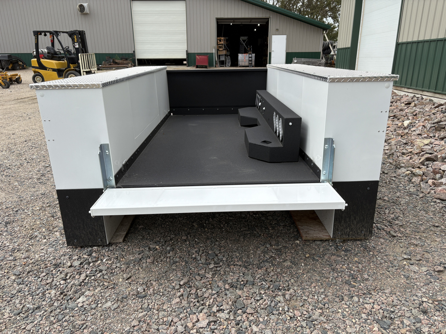 New 2026 PJ Service Body - Single Wheel Long Box