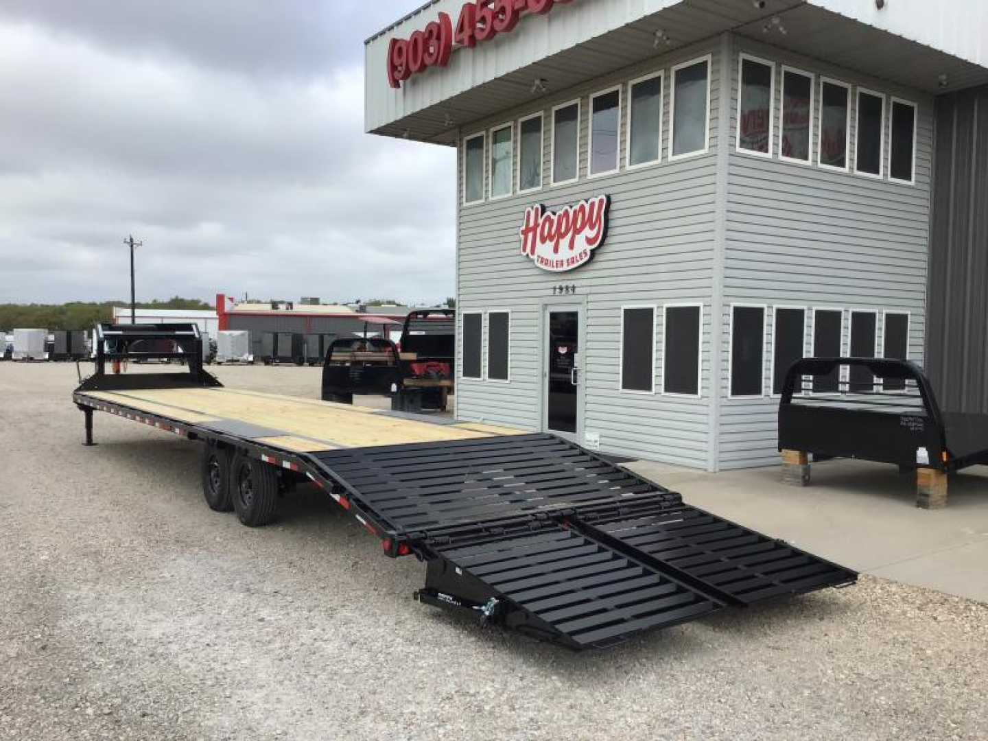 New 2026 PJ 102"x36' GN Low-Pro Flatbed w/ Singles - LX