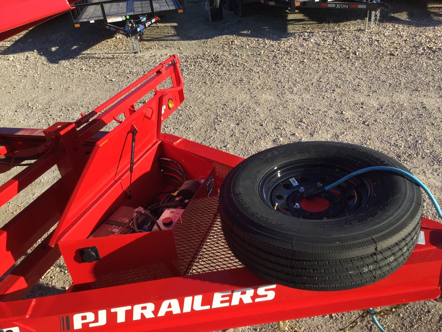 New 2026 PJ 102"x22' BP Deckover Tilt - T8