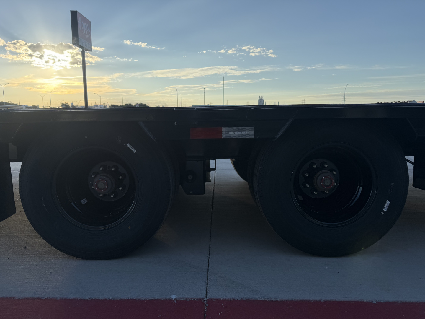 New 2026 PJ 102"x40' GN Low-Pro Air-Ride Flatbed w/ Duals - LD