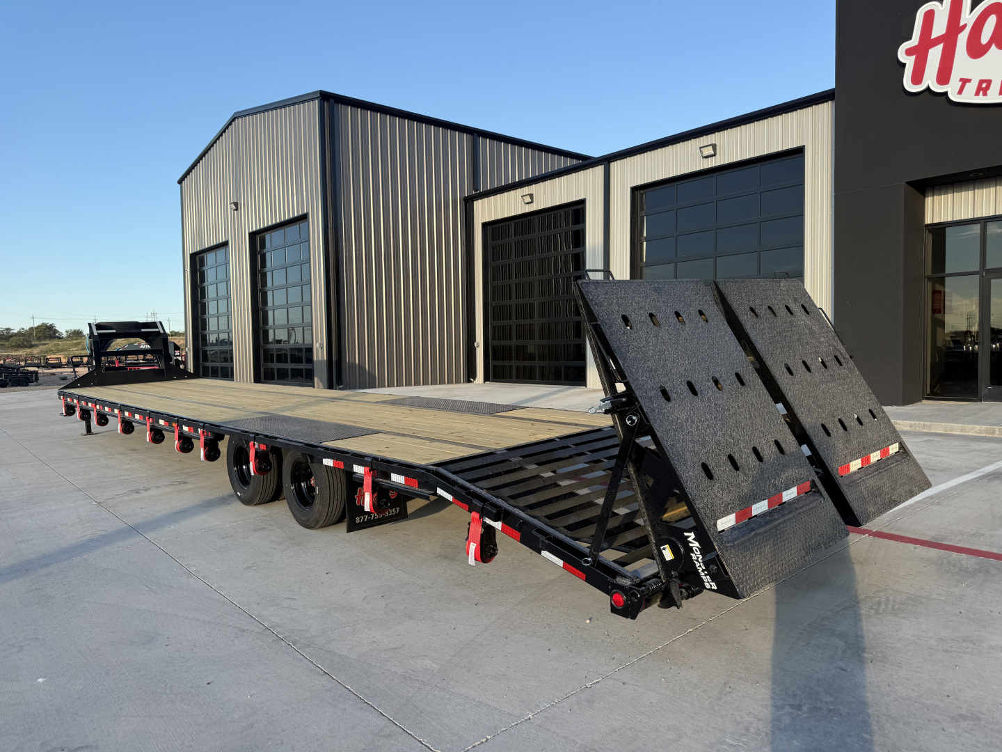 New 2026 PJ 102"x40' GN Low-Pro Air-Ride Flatbed w/ Duals - LD