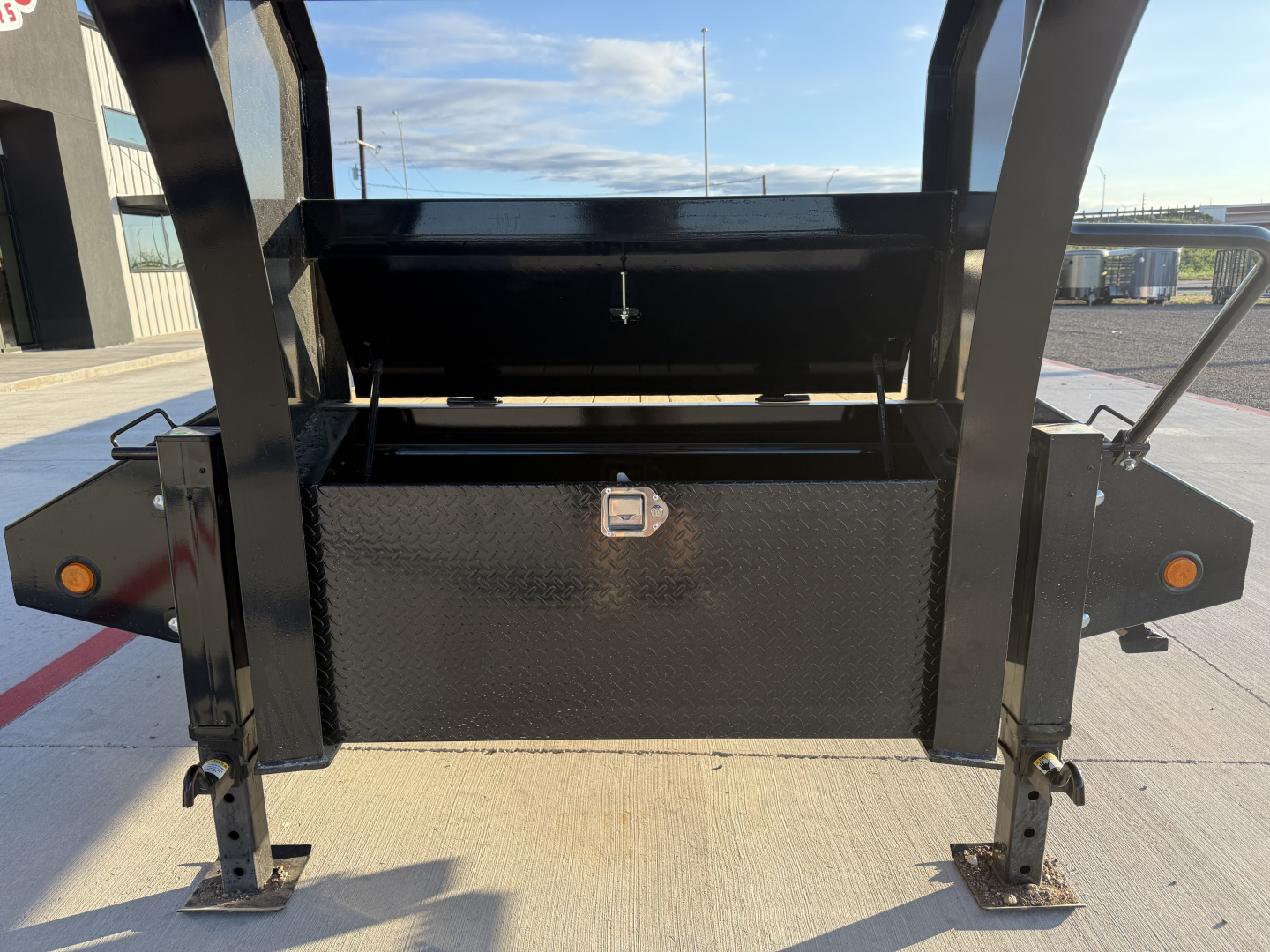 New 2026 PJ 102"x40' GN Low-Pro Air-Ride Flatbed w/ Duals - LD