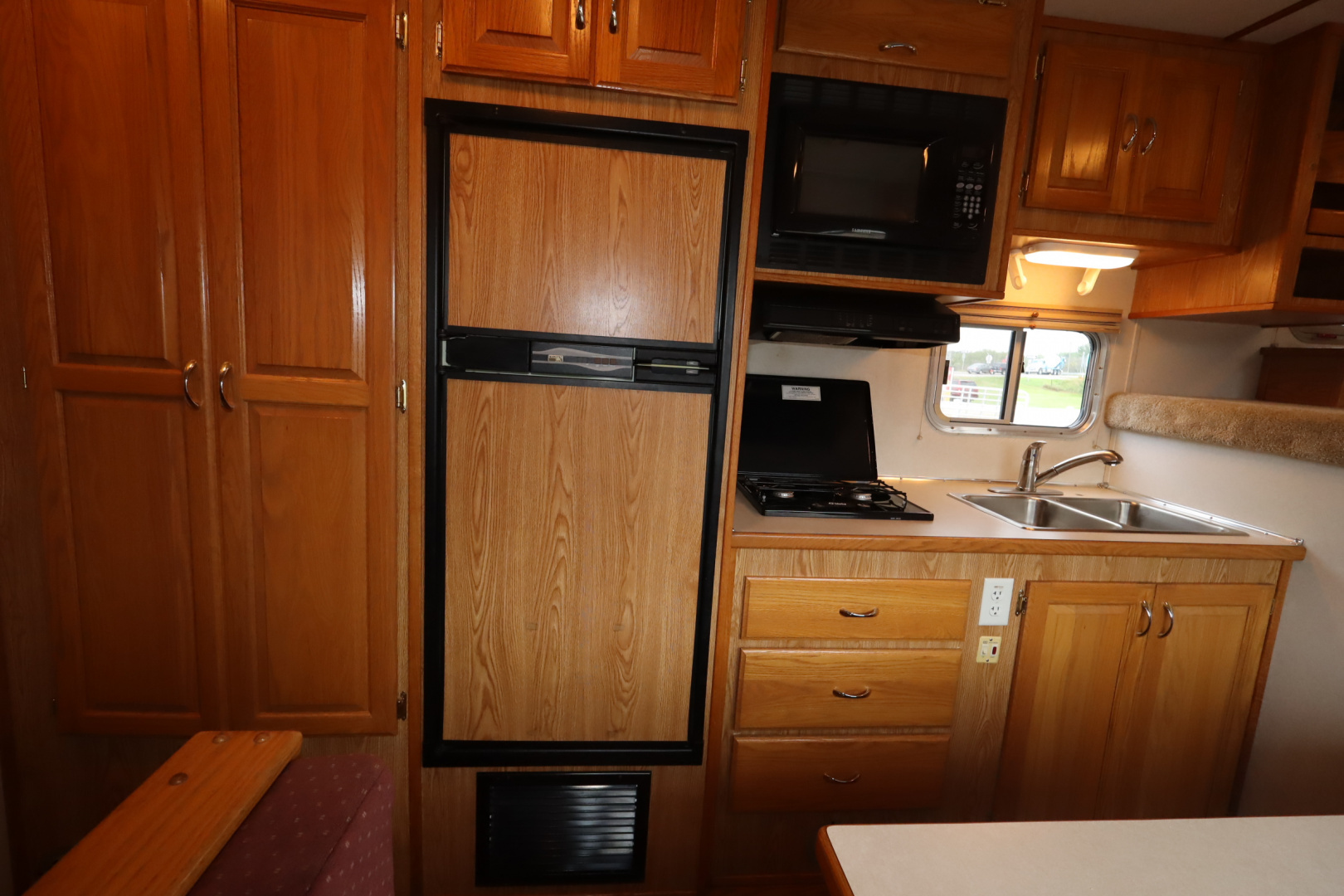 Used 2003 Featherlite Trailers 4 Horse 13' LQ Horse Trailer