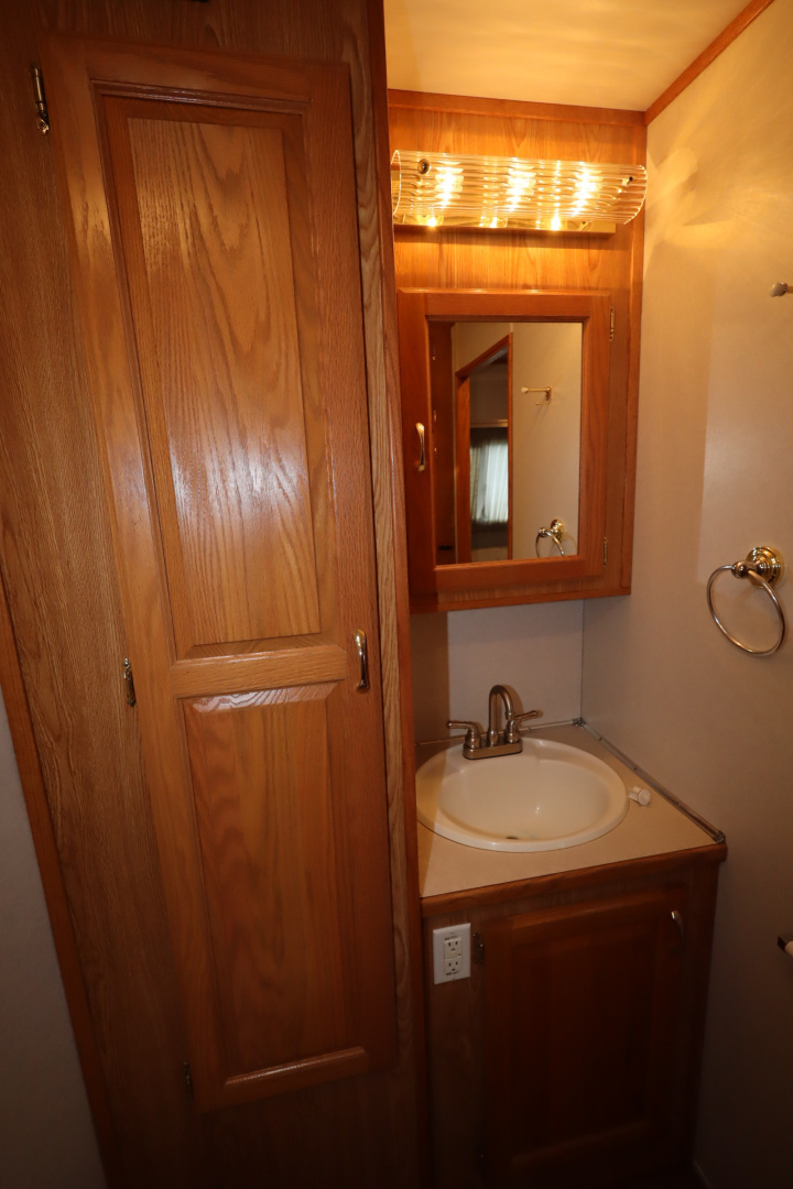 Used 2003 Featherlite Trailers 4 Horse 13' LQ Horse Trailer