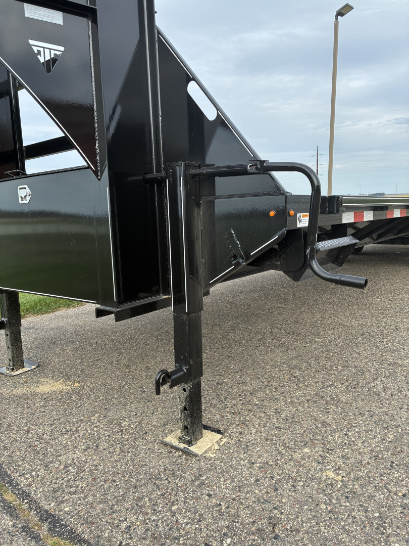 New 2025 Delta Mfg 210GN 32' Flatbed Trailer