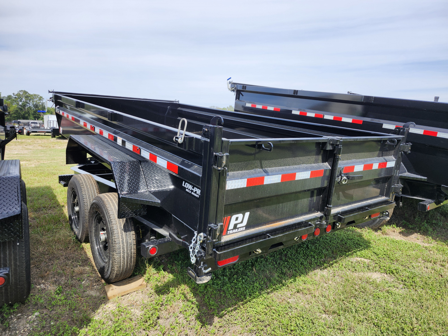 New 2026 PJ Trailers DL14 Dump Trailer