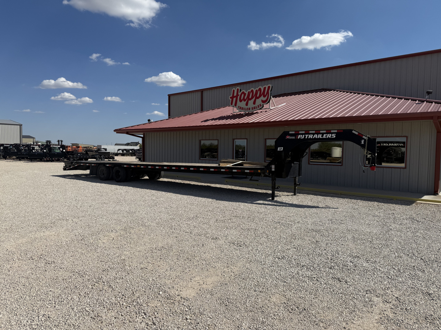 Used 2023 PJ 102"x40' GN Low-Pro Flatbed w/ Duals- LD