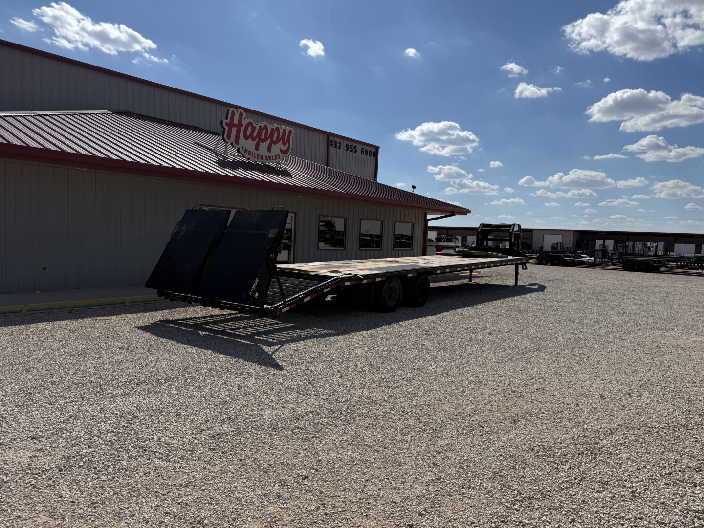 Used 2023 PJ 102"x40' GN Low-Pro Flatbed w/ Duals- LD