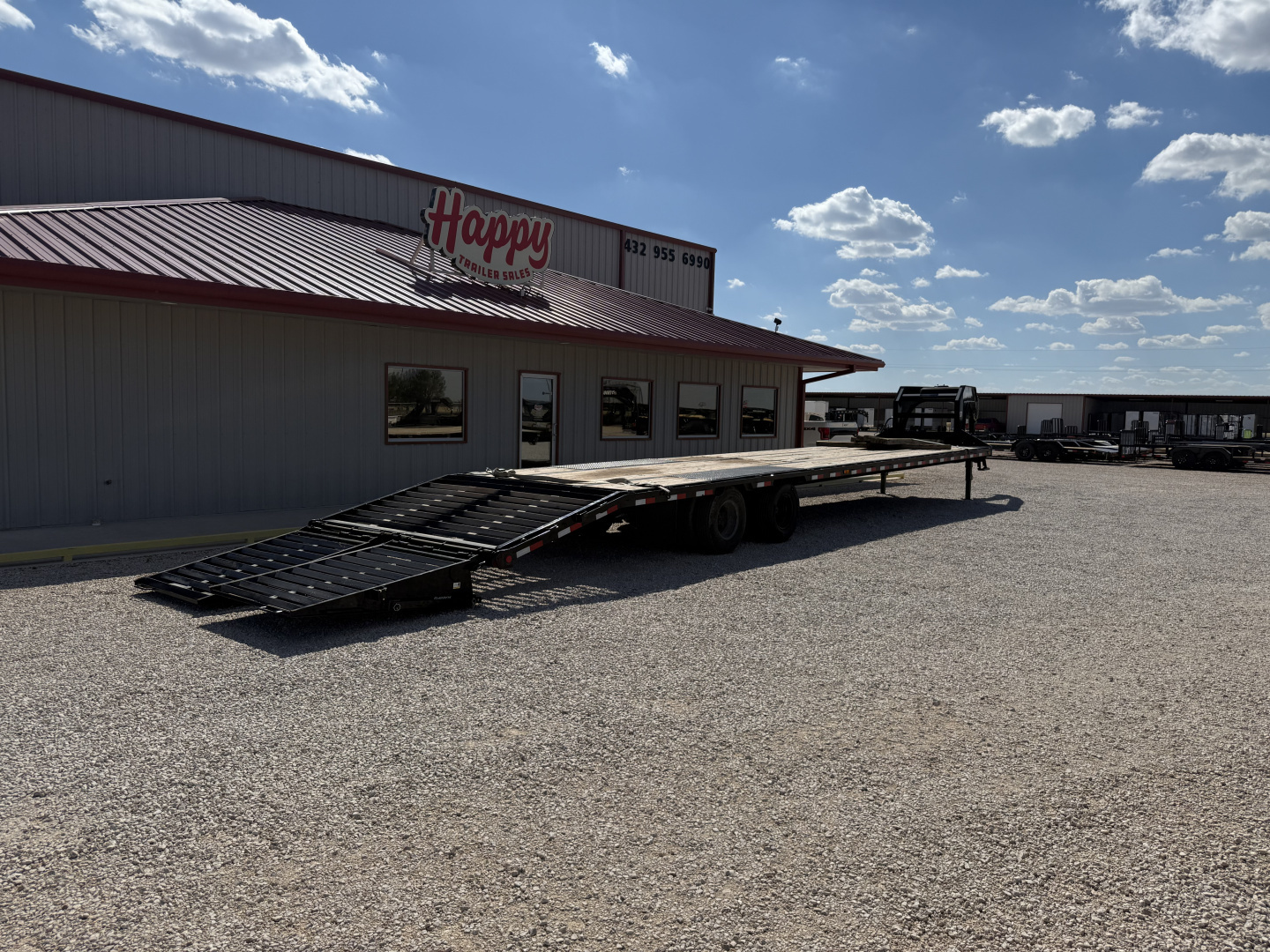 Used 2023 PJ 102"x40' GN Low-Pro Flatbed w/ Duals- LD