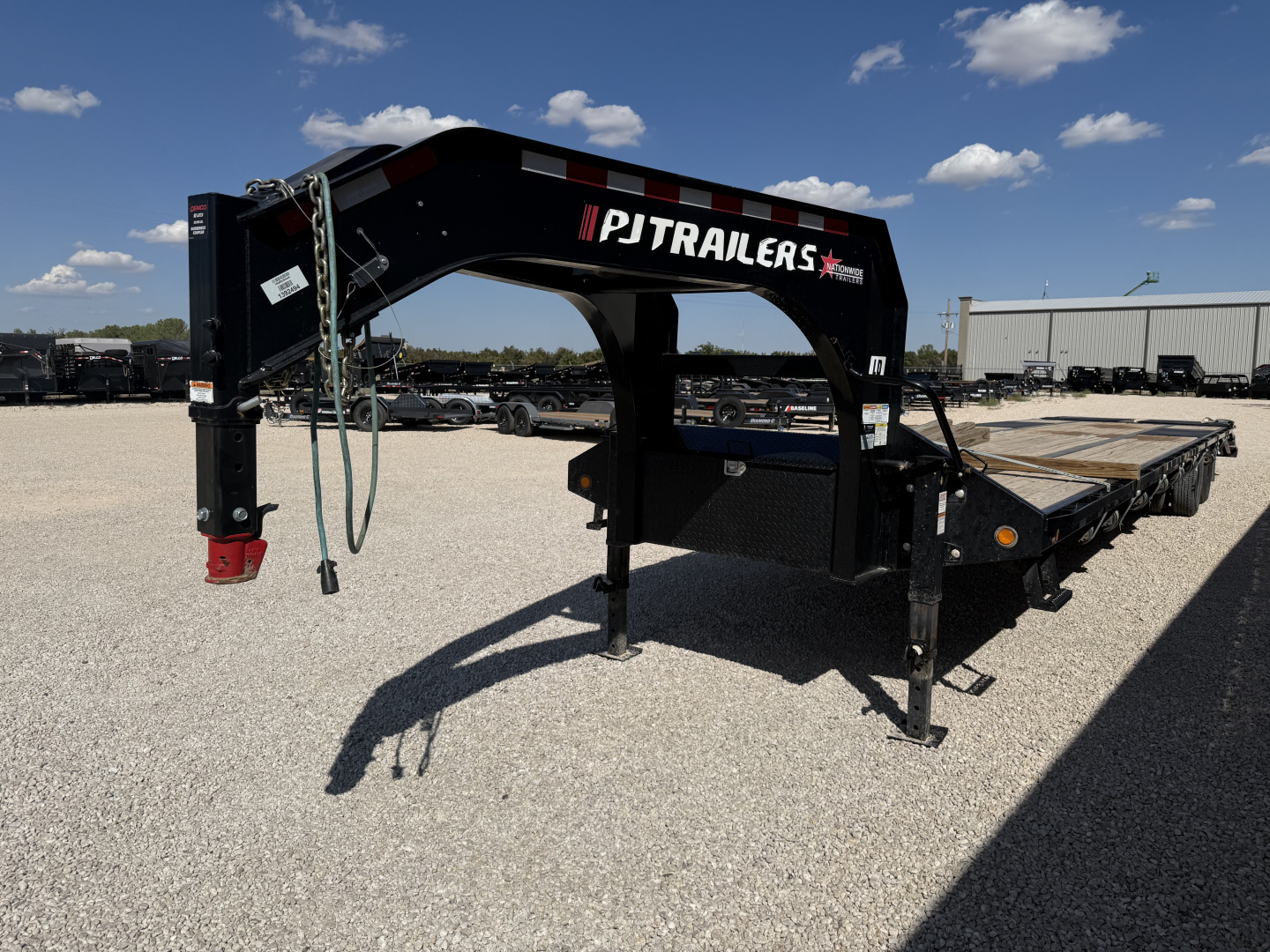 Used 2023 PJ 102"x40' GN Low-Pro Flatbed w/ Duals- LD