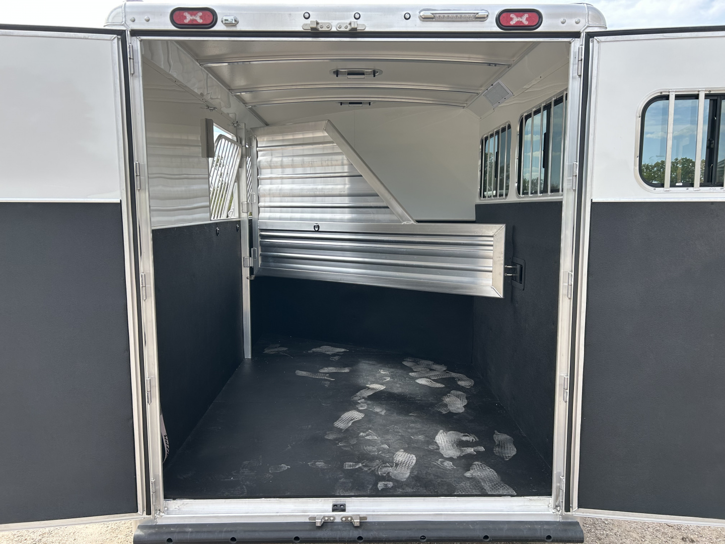 New 2026 Cimarron Trailers norstar 2 horse rtg slant Horse Trailer