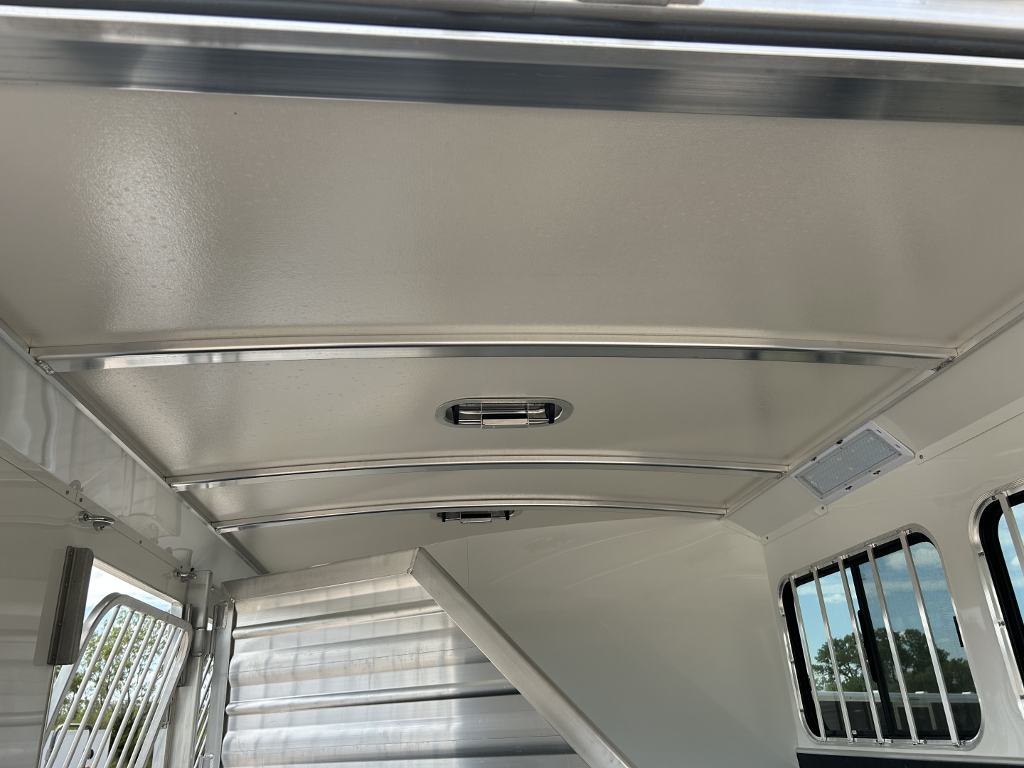 New 2026 Cimarron Trailers norstar 2 horse rtg slant Horse Trailer