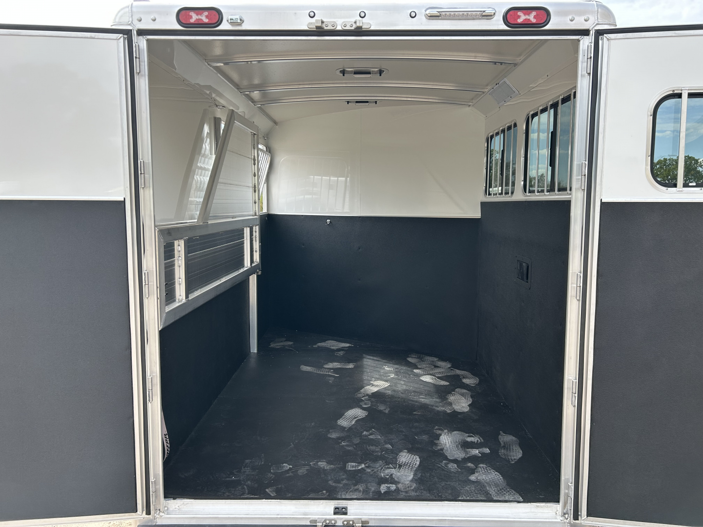 New 2026 Cimarron Trailers norstar 2 horse rtg slant Horse Trailer