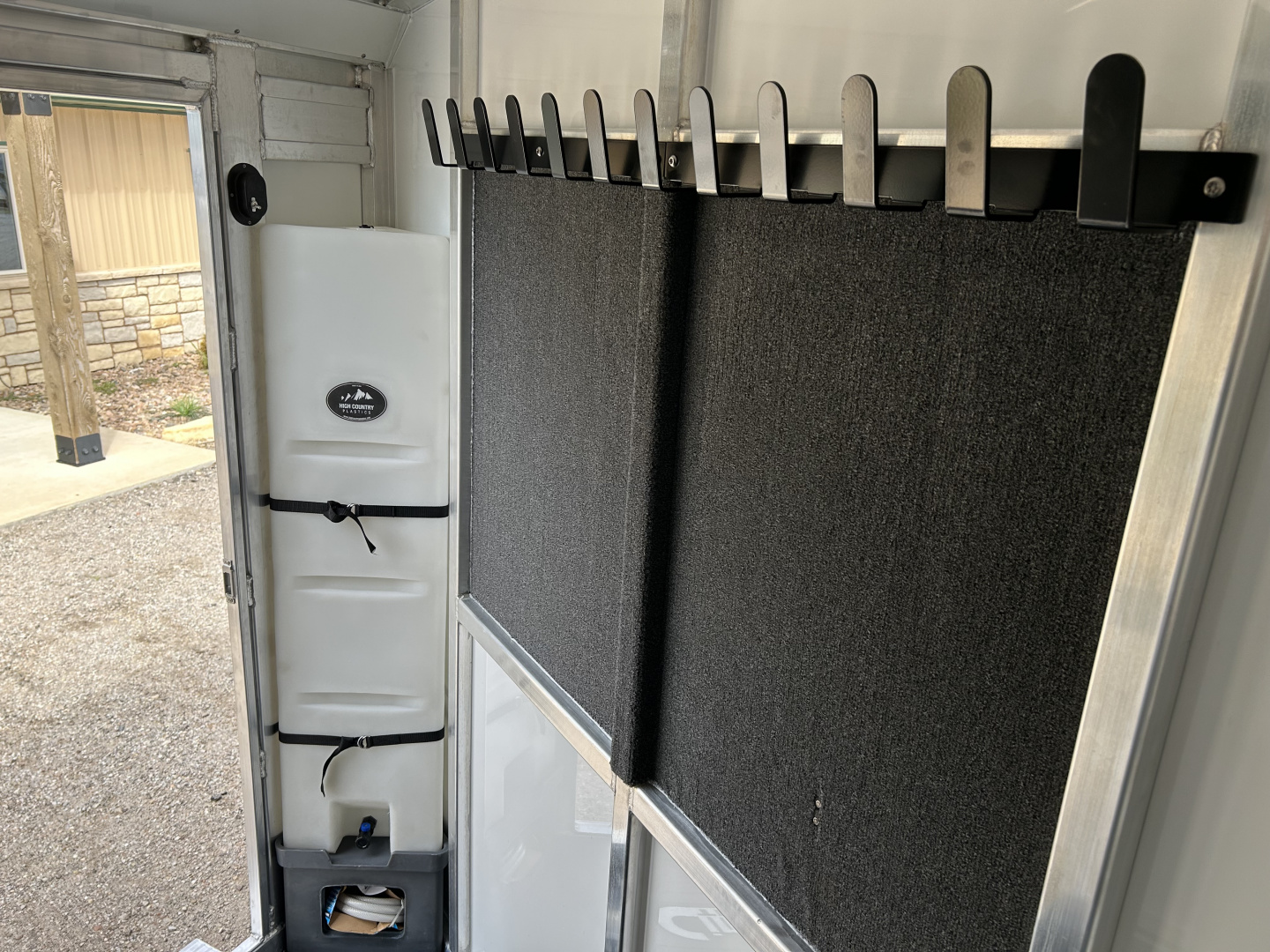 New 2026 Cimarron Trailers norstar 2 horse rtg slant Horse Trailer