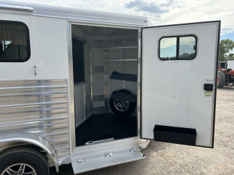 New 2026 Cimarron Trailers norstar 2 horse rtg slant Horse Trailer