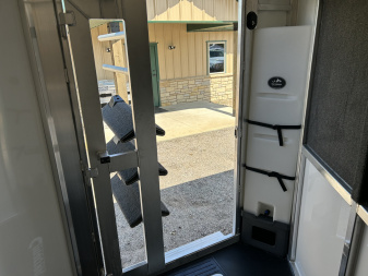 New 2026 Cimarron Norstar 3 Horse Trailer