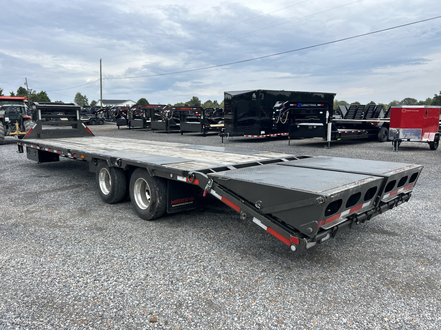 Used 2025 MAXXD 102"X32' 30K Gooseneck Flatbed Trailer