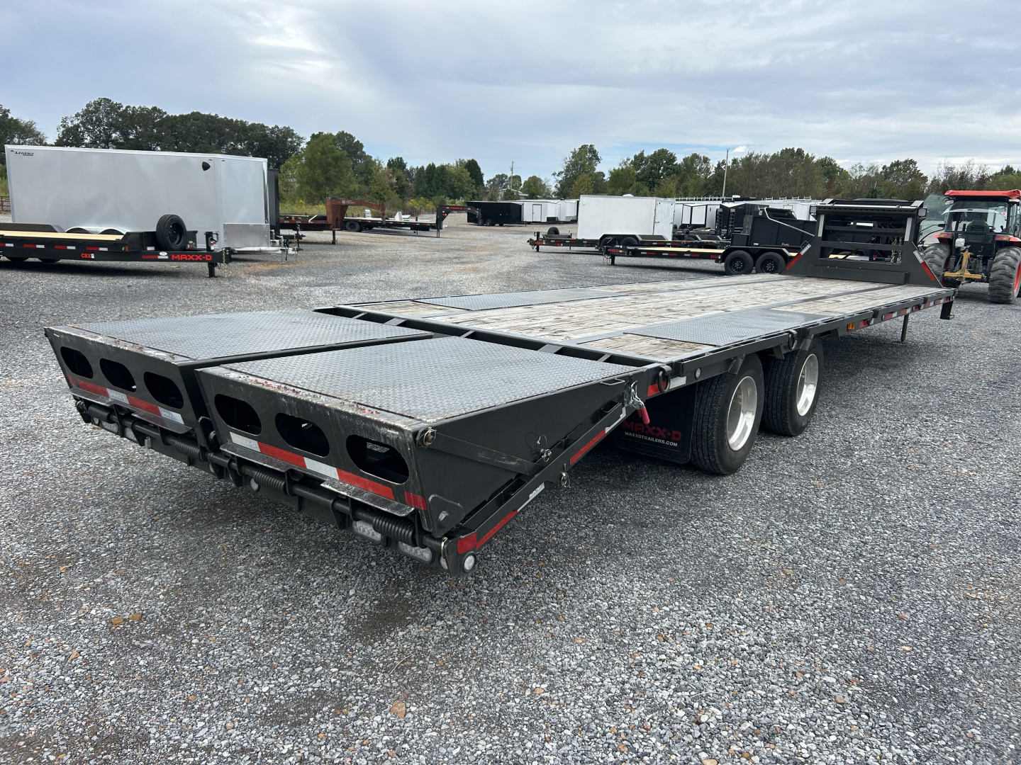 Used 2025 MAXXD 102"X32' 30K Gooseneck Flatbed Trailer