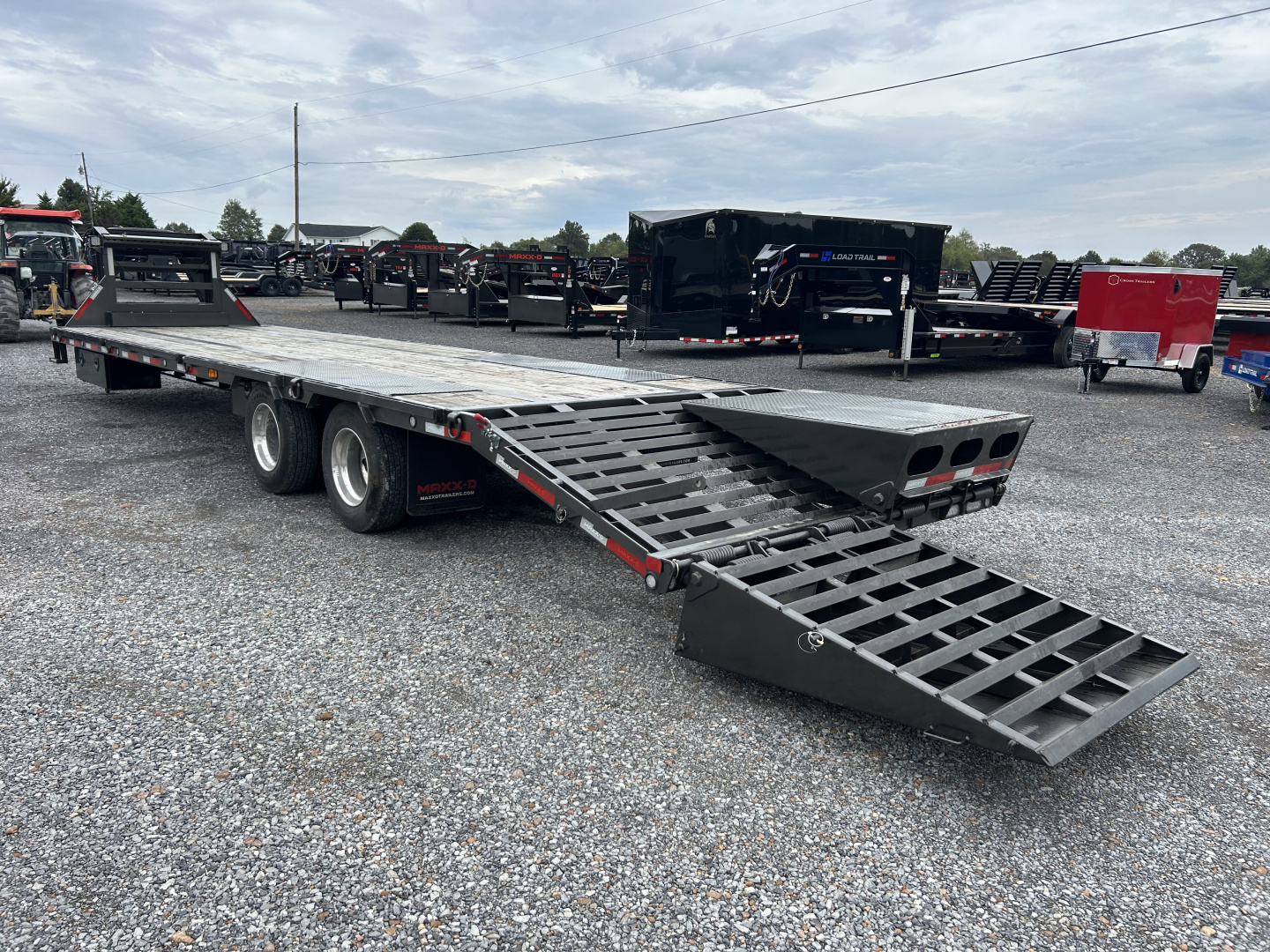 Used 2025 MAXXD 102"X32' 30K Gooseneck Flatbed Trailer