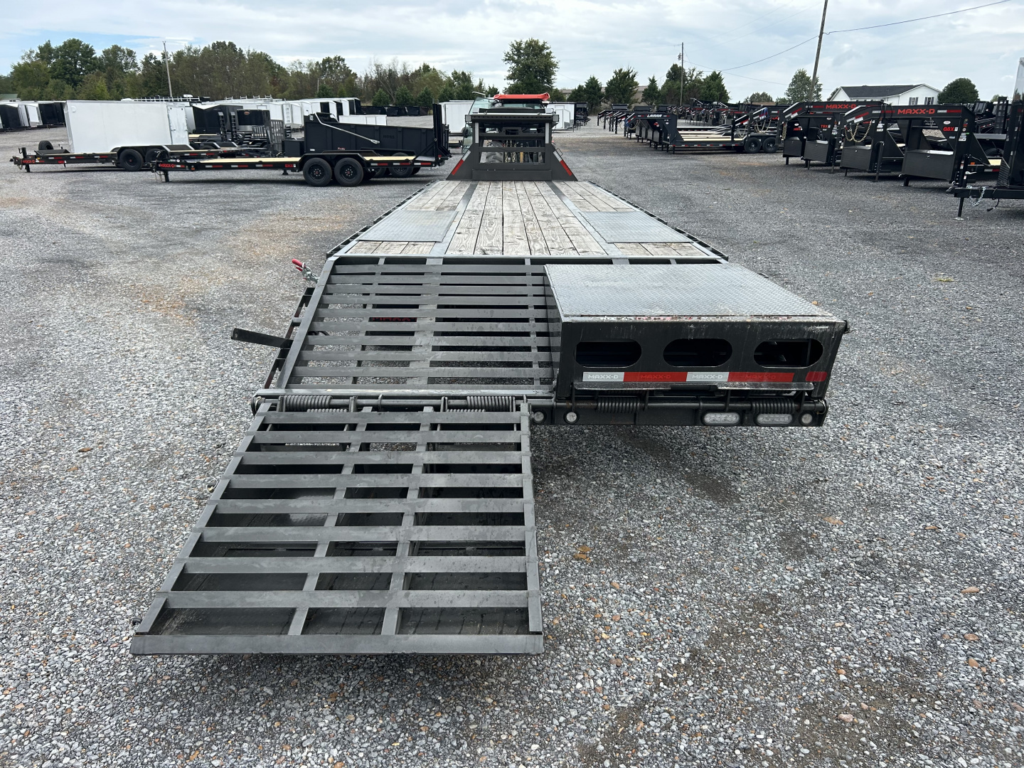 Used 2025 MAXXD 102"X32' 30K Gooseneck Flatbed Trailer
