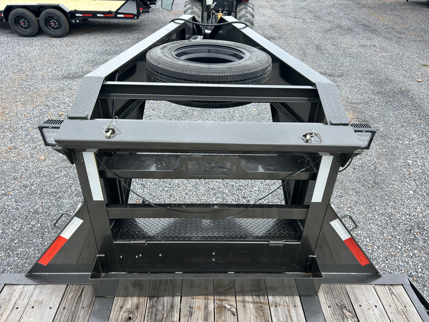 Used 2025 MAXXD 102"X32' 30K Gooseneck Flatbed Trailer