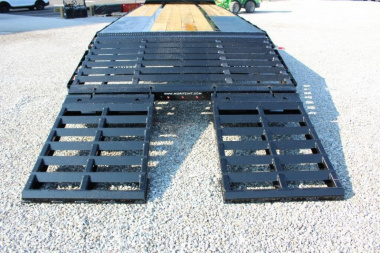 New 2025 Moritz FDPH DT 22' + 5' - Pintle Ring Deckover Equipment Trailer - 25900# GVW