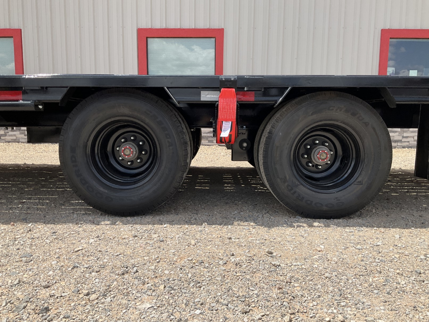 New 2026 PJ 102"x40' GN Low-Pro Air-Ride Flatbed w/ Duals - LD