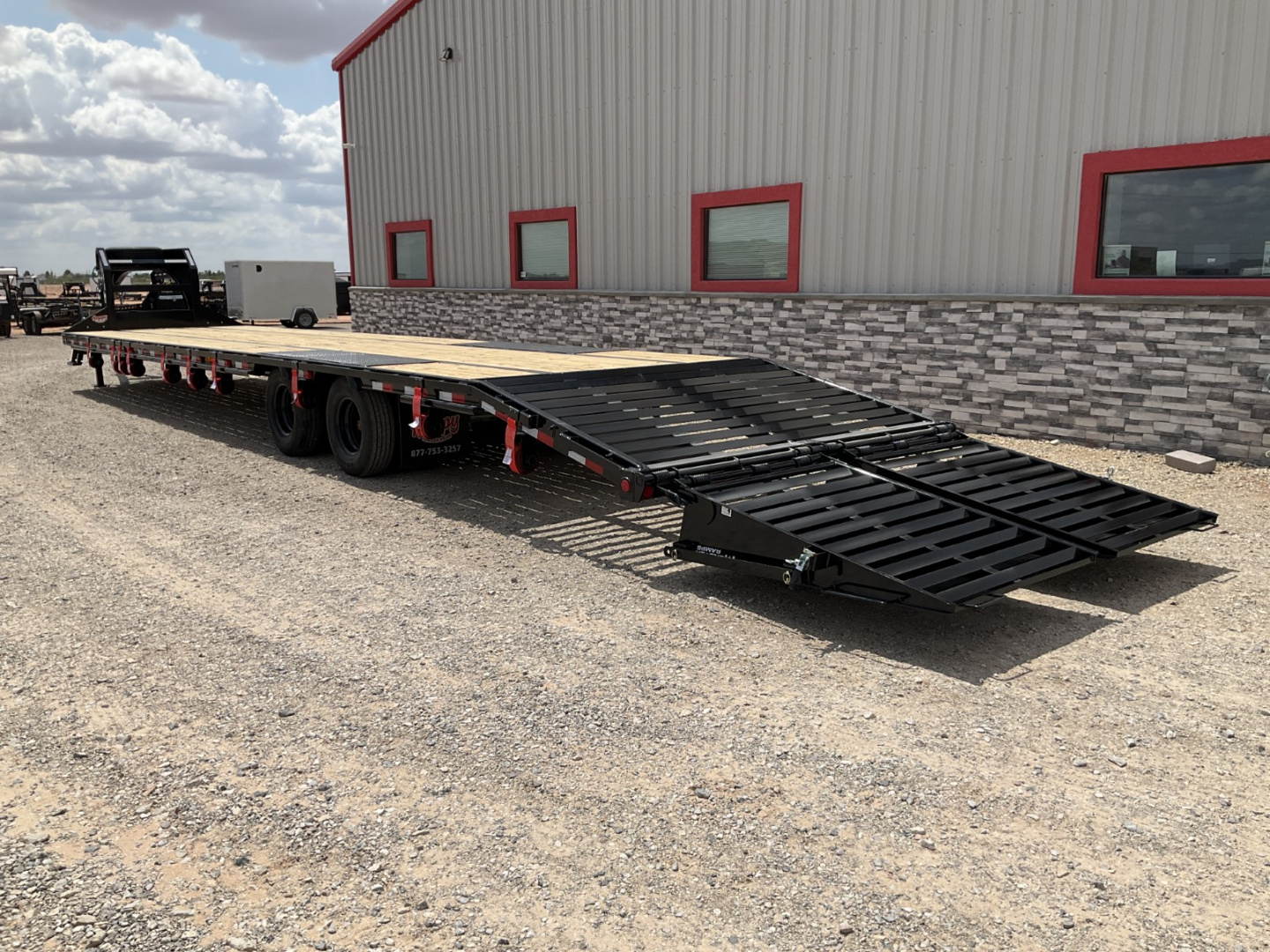 New 2026 PJ 102"x40' GN Low-Pro Air-Ride Flatbed w/ Duals - LD