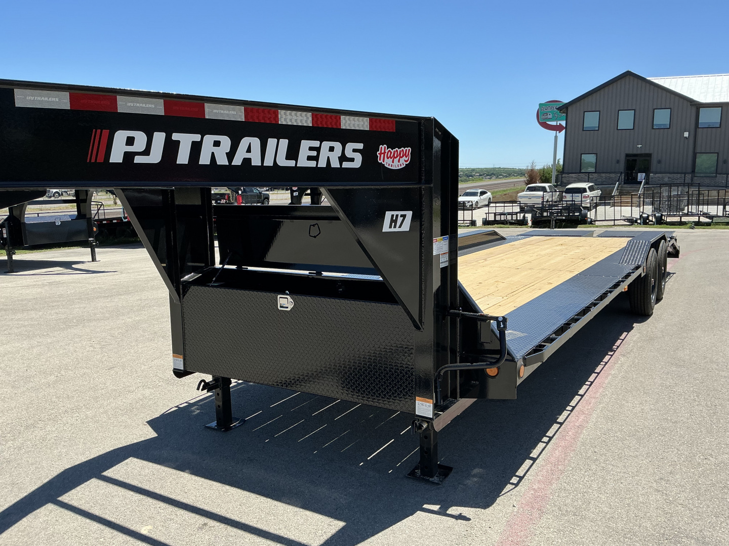 New 2026 PJ 102"x28' Gooseneck Pro-Beam Super-Wide Equipment Trailer – H7