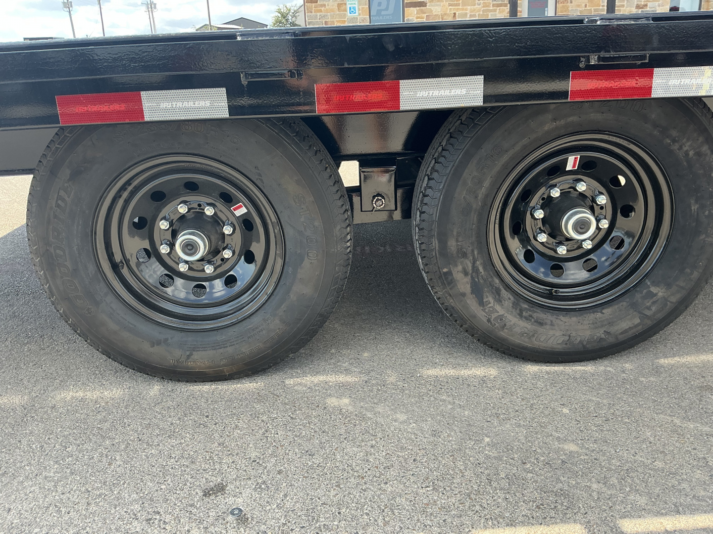 New 2026 PJ 102"x20' BP 8" I-Beam Deckover Trailer – F8