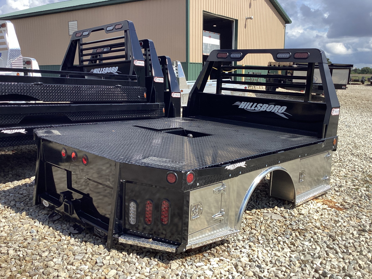 New 2026 Hillsboro STA 500 Fits Single Wheel, Longbed Ram/ GM Trucks